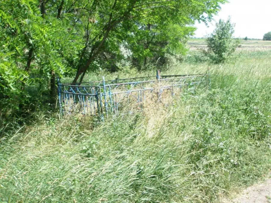 Воинские захоронения и памятники Никопольского плацдарма в степи