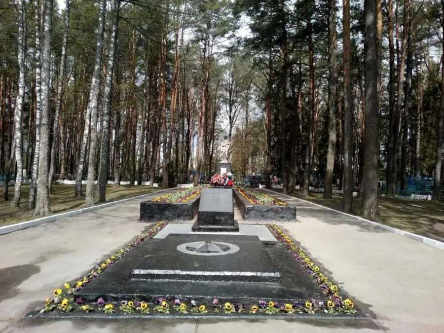 Воинские захоронения и памятники Никопольского плацдарма в степи