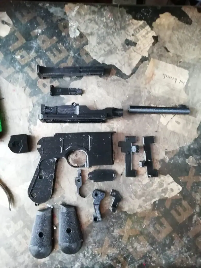 3D-моделирование пистолета Mauser C96 и пластиковые реплики