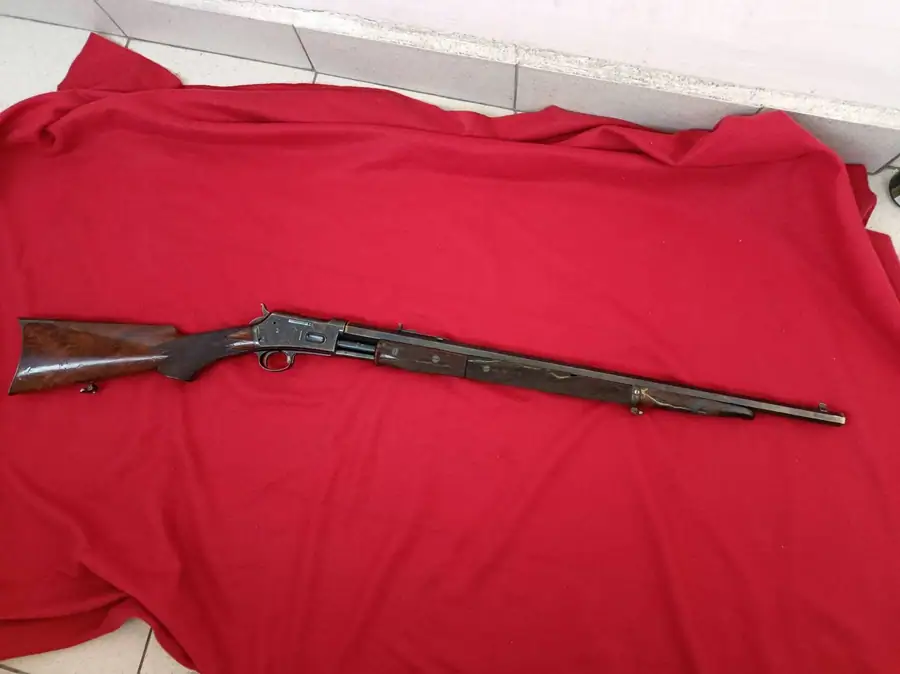 Атрибуция и оценка коллекционной винтовки Colt Lightning 44 калибра