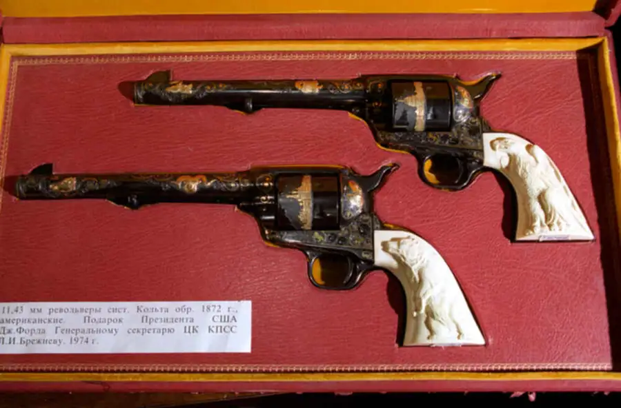 Револьверы Colt Леонида Брежнева: история четырех подарочных образцов