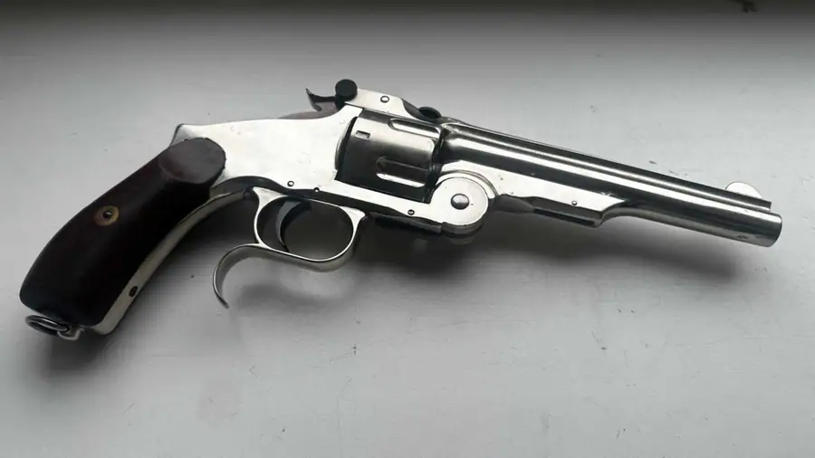 Оценка стоимости и состояния макета револьвера Smith & Wesson