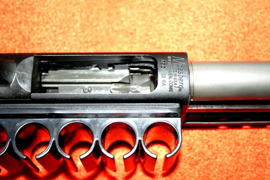Особенности конструкции и материала колодки УСМ ружей Mossberg M590