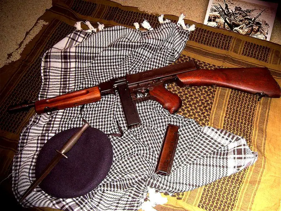 Пистолет-пулемет Томпсона: исторические кадры, аксессуары и боевое применение
