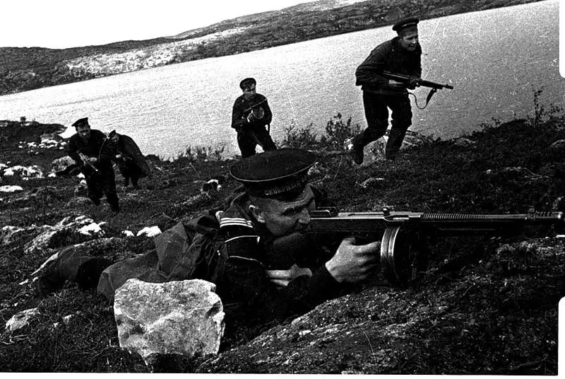Пистолет-пулемет Томпсона: исторические кадры, аксессуары и боевое применение