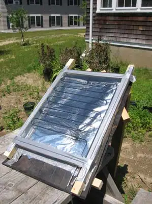 Самодельный солнечный коллектор из змеевика старого холодильника
