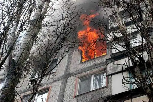Действия при пожаре: алгоритмы эвакуации, средства защиты и тактика тушения